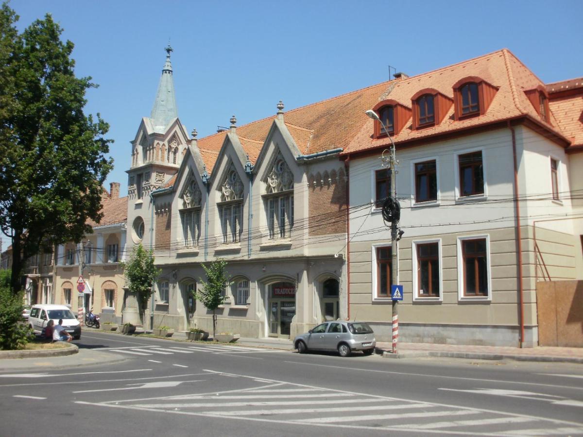 Butterfly Apartment-Hidden Gem In The Heart Of Târgu-Mureş Exterior foto